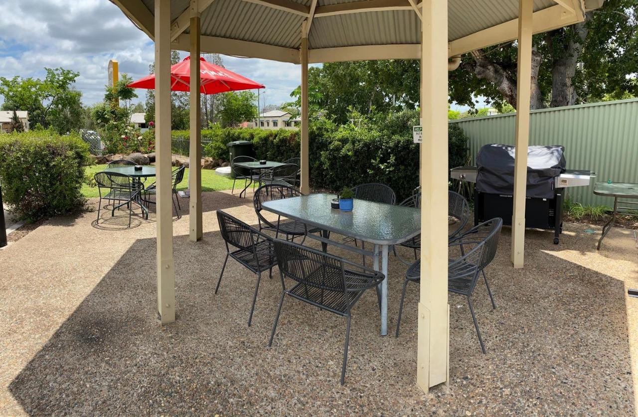 Country Roads Motor Inn Gayndah Buitenkant foto