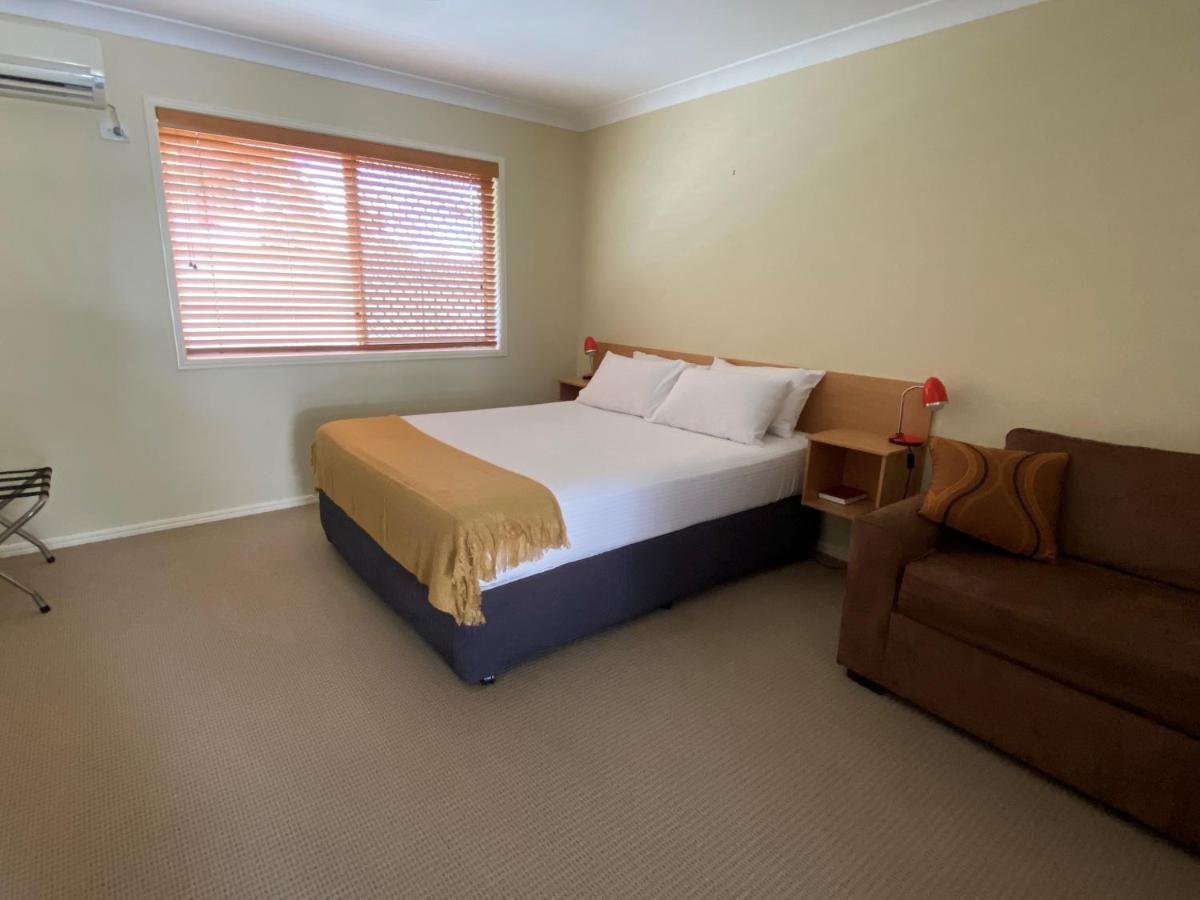Country Roads Motor Inn Gayndah Buitenkant foto