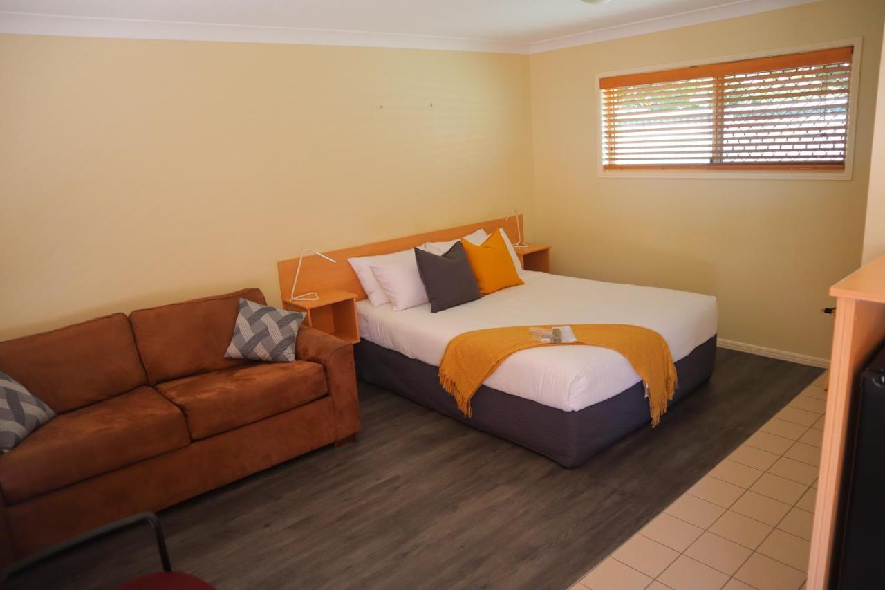 Country Roads Motor Inn Gayndah Buitenkant foto