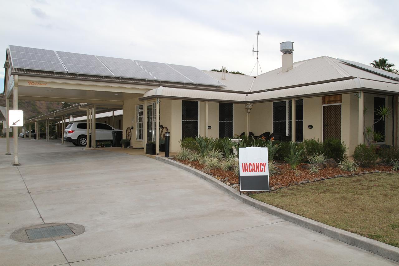 Country Roads Motor Inn Gayndah Buitenkant foto
